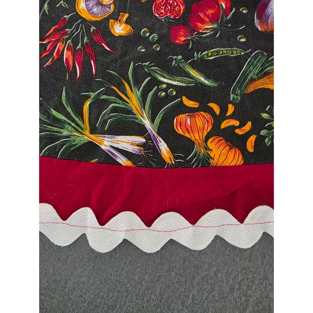 Vintage Style Vegetable Print Bib Apron Red Trim Ric Rac Pockets Cottagecore